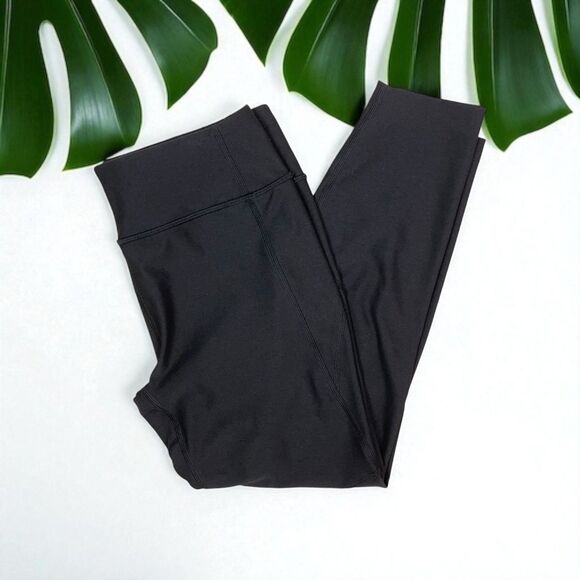 Outdoor Voices 3/4 Crop Compression Leggings in Black - M | Medium - Picture 6 of 10